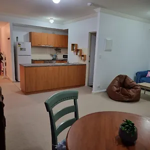 Little Monica Apartment- Spacious, Affordable & Perth
